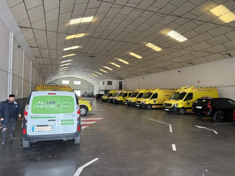 Limpieza y desinfección de la nave de S.A.M.U. Ambulancias