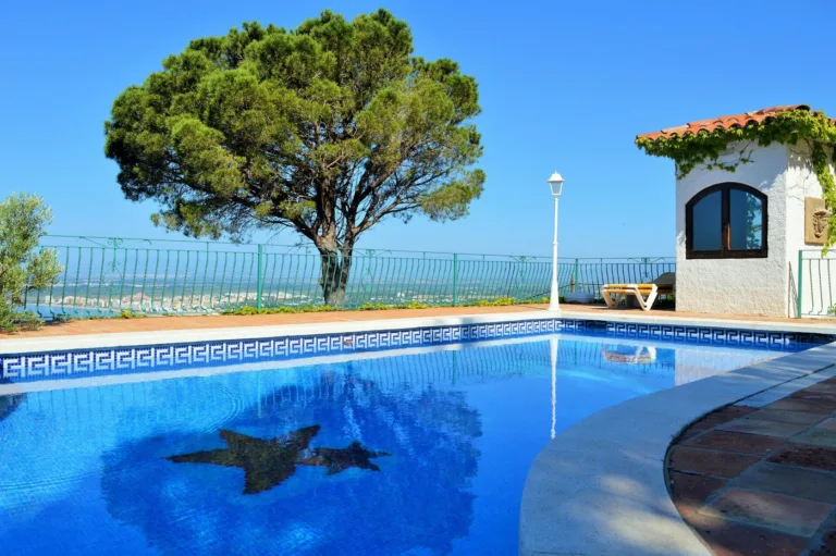 Limpieza y puesta a punto de piscina en Murcia